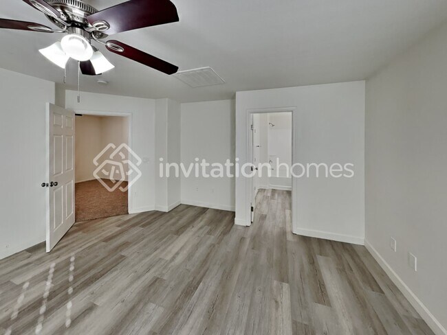 Building Photo - 4121 W Irwin Ave