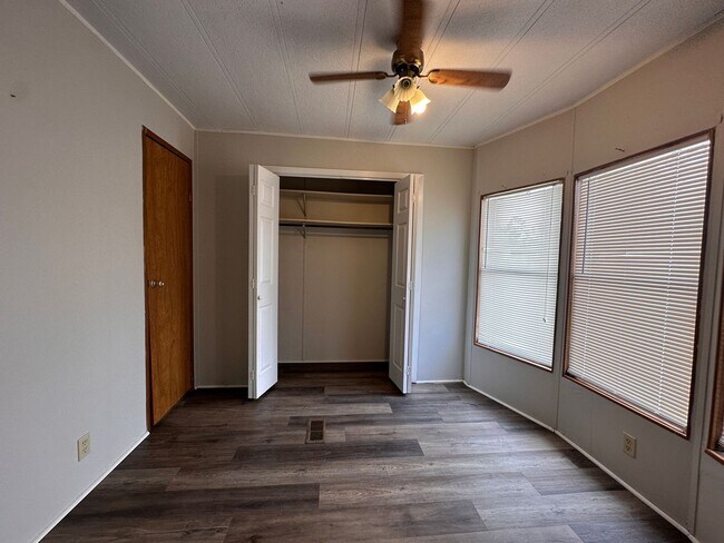 Building Photo - Awesome 2/2 Trailer in Westlake for rent!