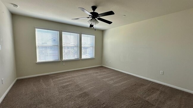 Building Photo - 2304 S Lakeline Blvd