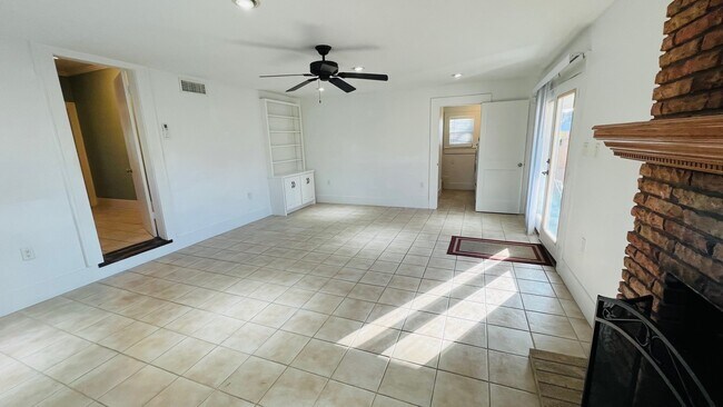 Building Photo - 4701 Ave N 1/2