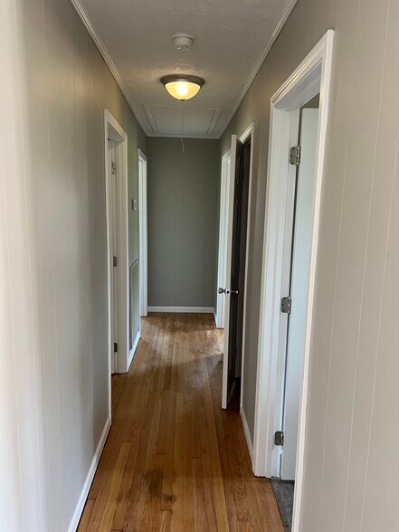 Building Photo - 864 Ashwood Dr