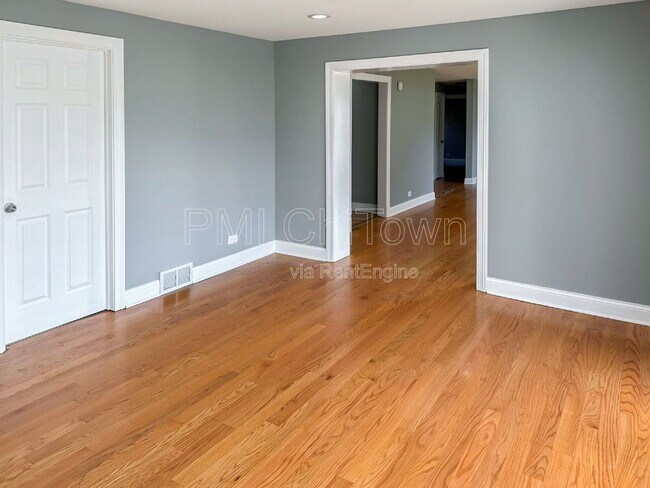 Building Photo - 1409 E Lincoln Ave