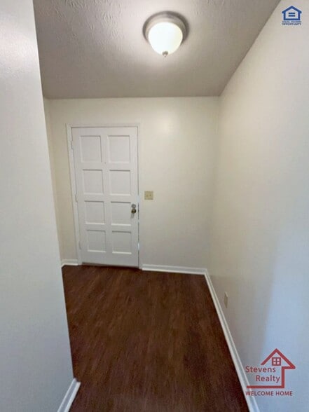 Building Photo - 409 Oriole Dr