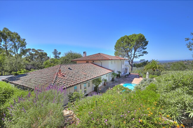 Building Photo - Breathtaking Private Estate