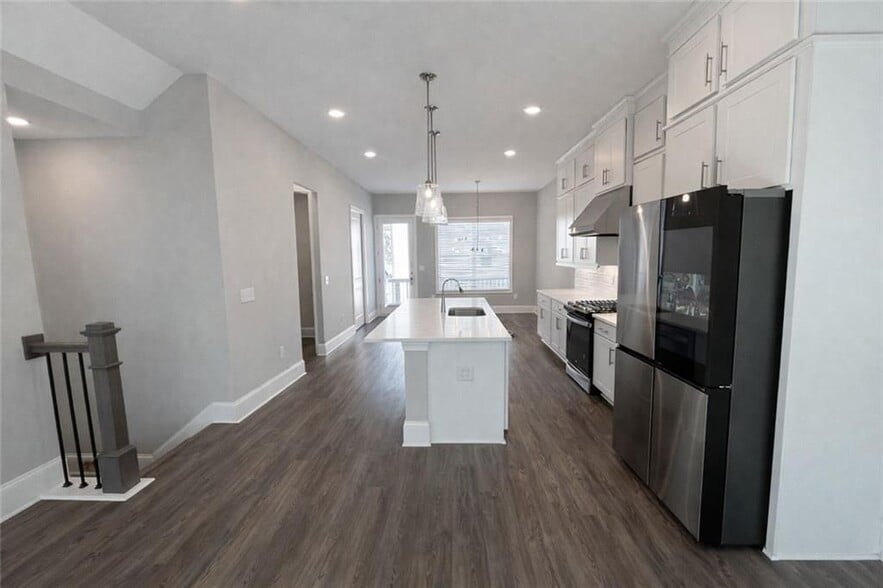 Building Photo - 1375 Walking Wy