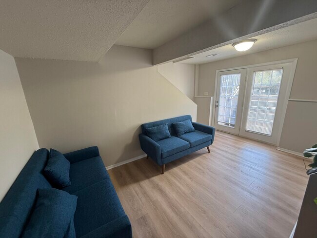 Building Photo - 205 Wheaton Ct