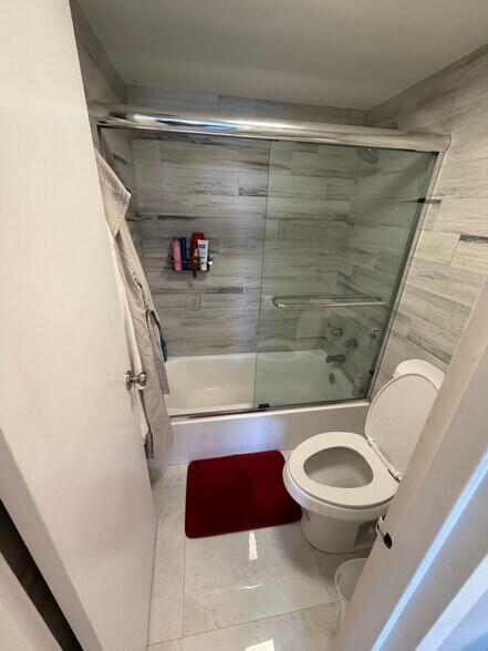 Building Photo - 2030 S Ocean Dr