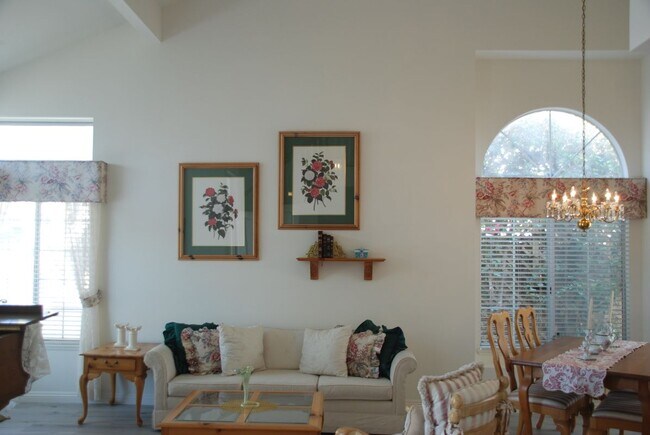 Building Photo - 16236 Peppertree Ln