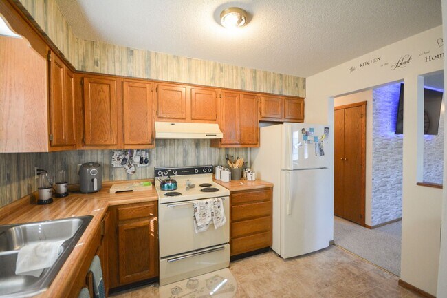 Building Photo - 2228-2234 2nd St SW