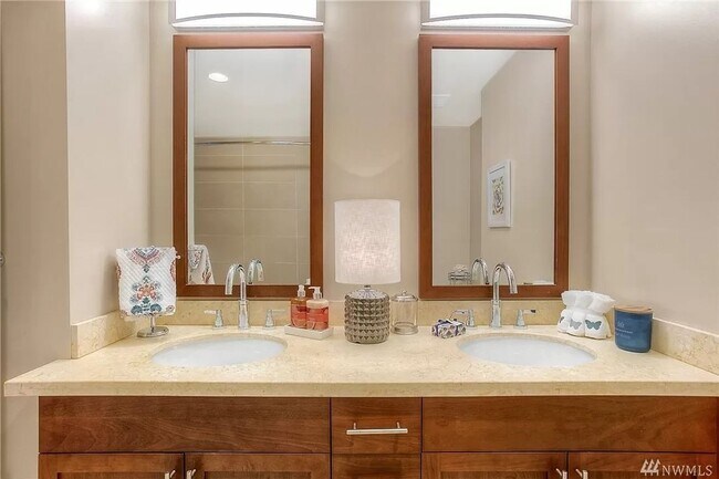 Building Photo - 1515 Dock St