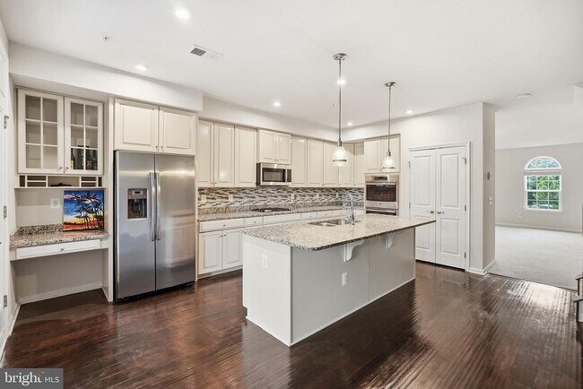 Building Photo - 3634 Briarwood Dr