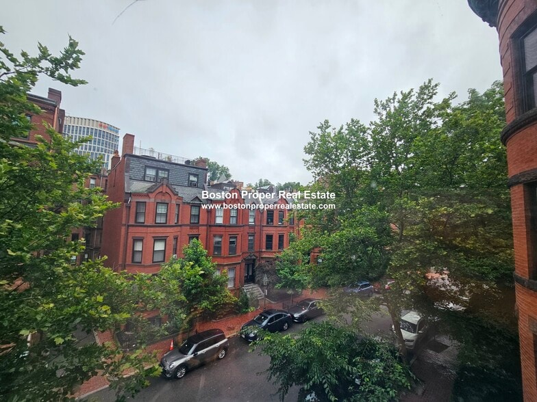 Building Photo - 429 Marlborough St