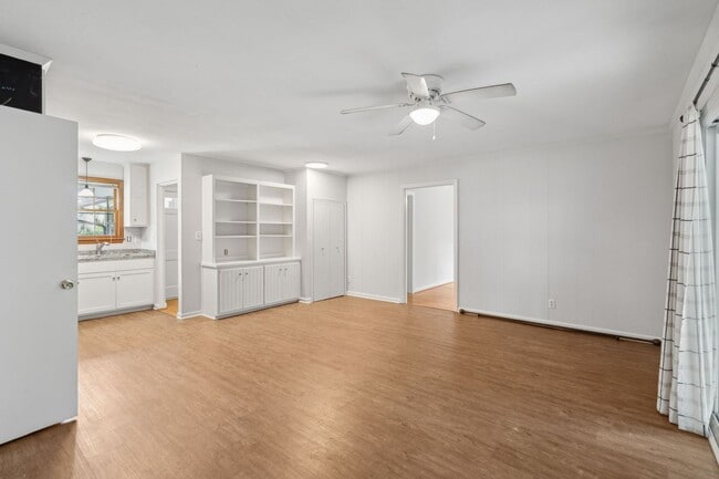 Building Photo - Spacious Single Family Home with Fenced Yard