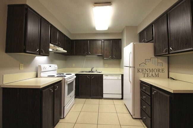 Building Photo - 2 Bedroom, 1 Bath Condo in Kennewick