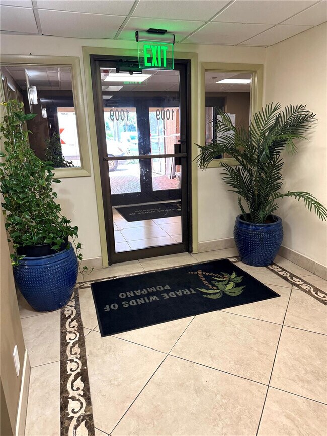 Building Photo - 1009 N Ocean Blvd