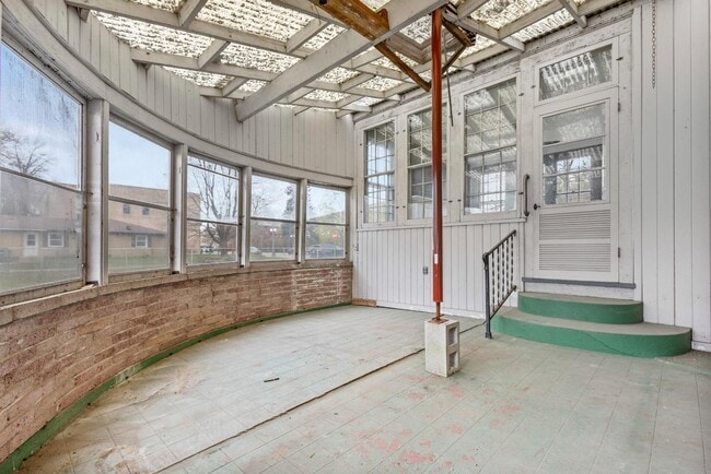Building Photo - 335 1st St