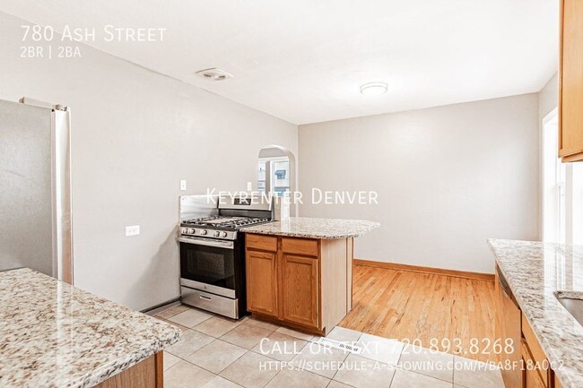 Building Photo - Renovated 2 Bed 2 Bath Duplex with Finishe...