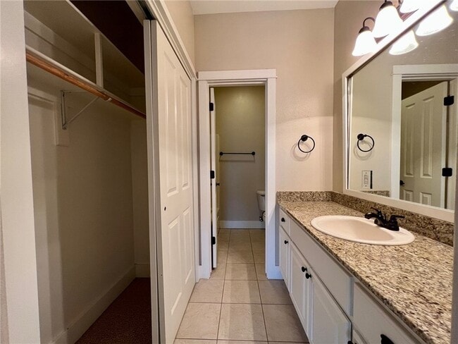 Building Photo - 3164 N Barnsbury Terrace