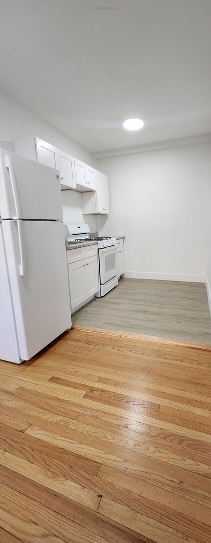Building Photo - 1553 W 94th St