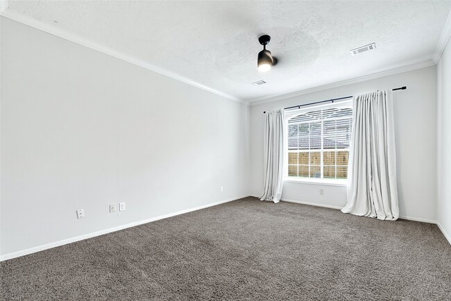 Building Photo - 16215 Cairngorm Ave