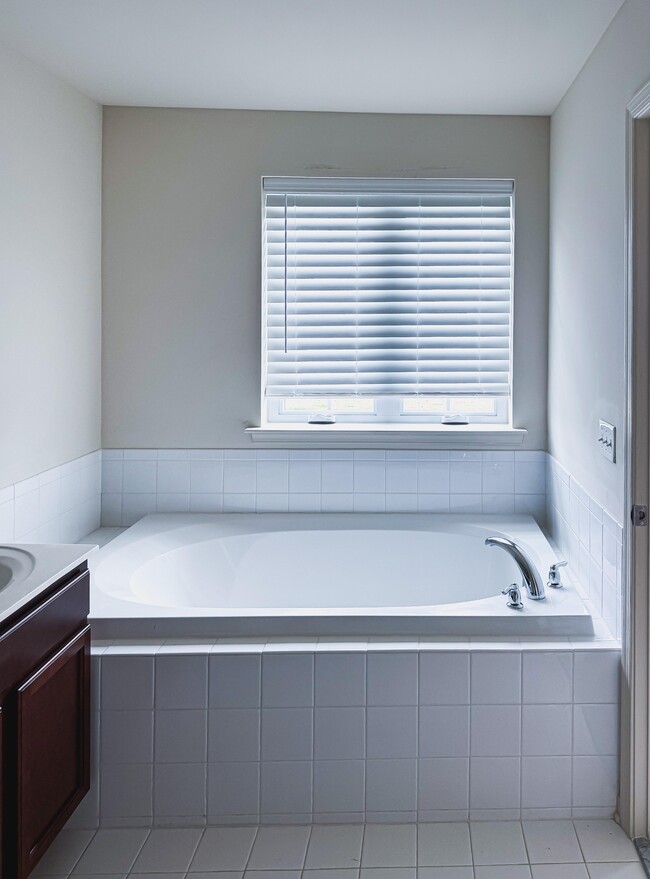 Building Photo - 1416 Carrick Ct