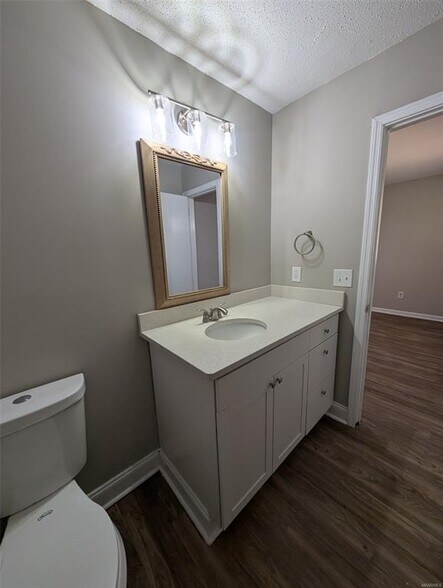 Building Photo - 2125 Edinburgh Dr