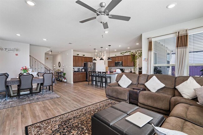 Building Photo - 113 Yellow Thistle Cv