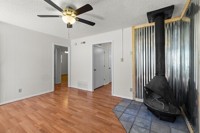 Building Photo - 106 Apache Hills Dr