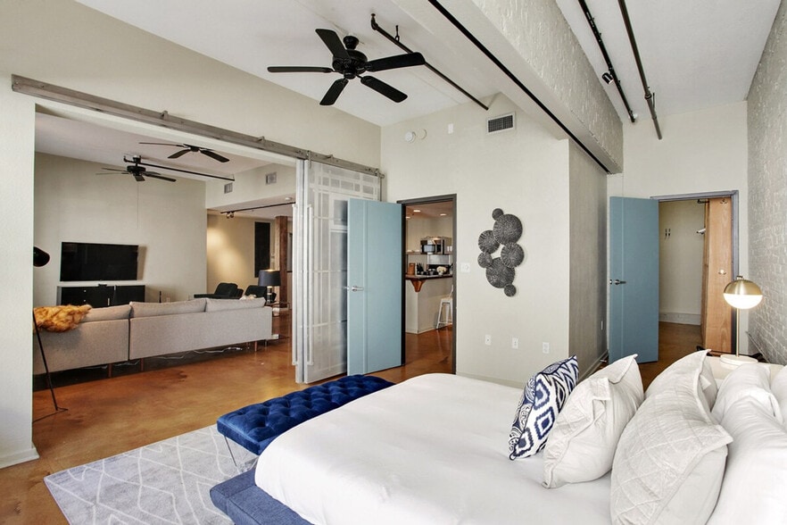 Building Photo - 1041 Constance St