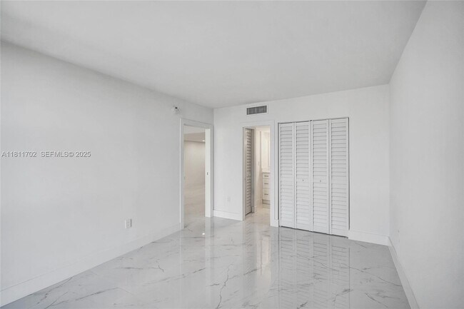 Building Photo - 3625 N Country Club Dr