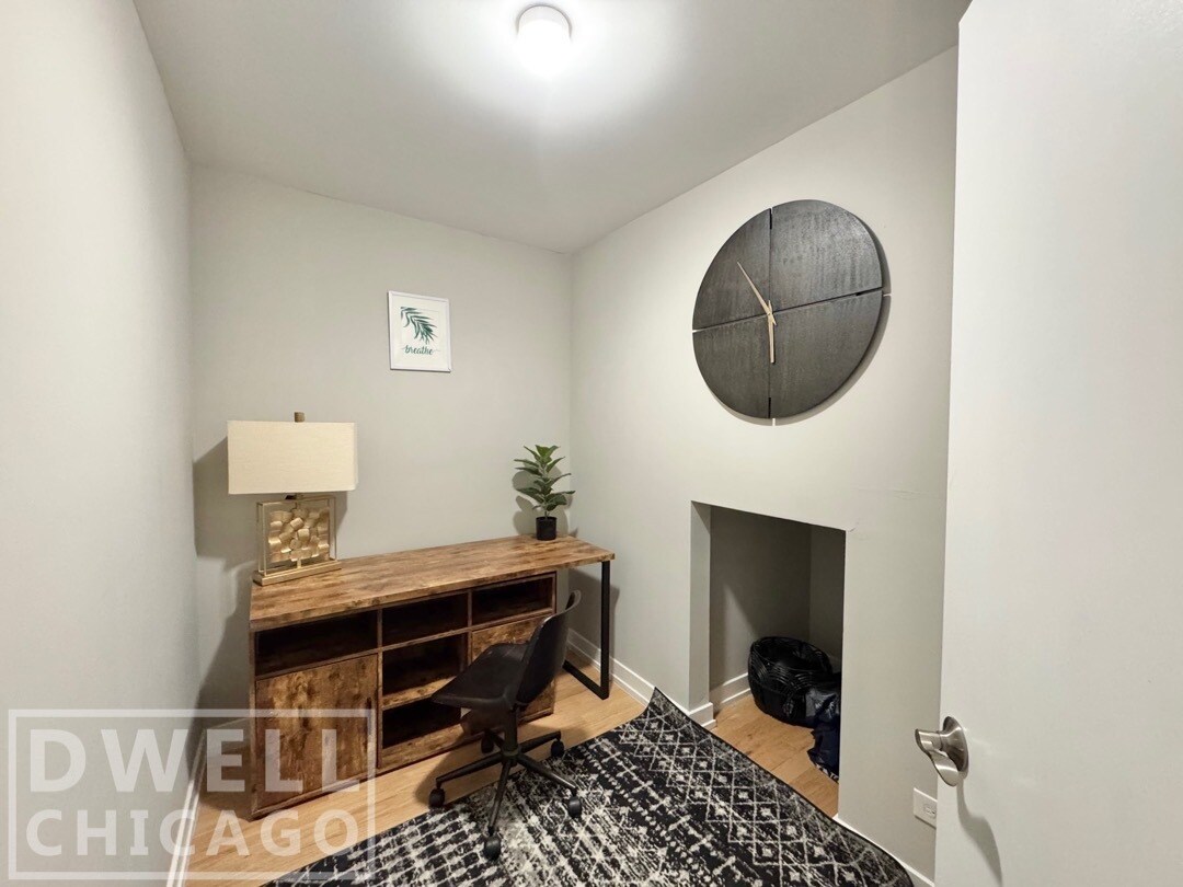 Building Photo - 2550 W Thomas St