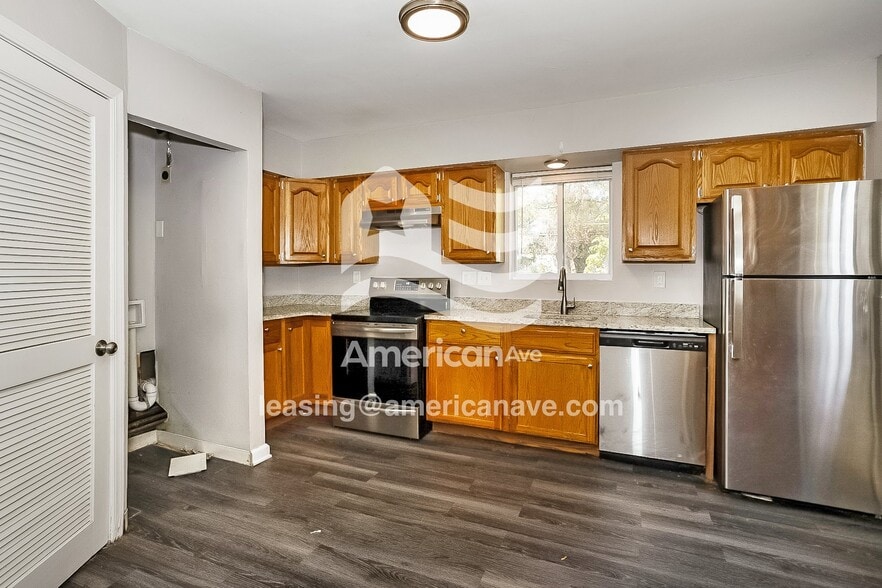 Building Photo - 17055 Lincoln Ave