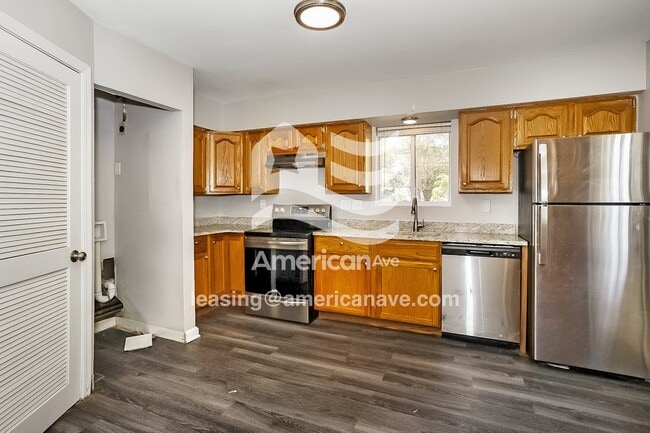 Building Photo - 17055 Lincoln Ave