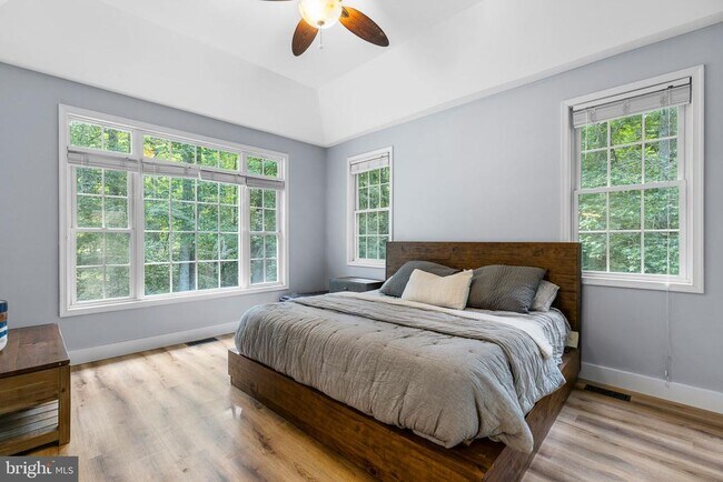 Building Photo - 17 Old Banks Dr