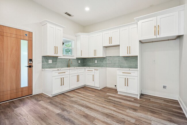 Building Photo - Incredible opportunity to live in Historic...