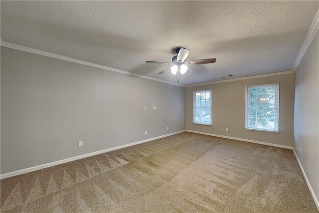 Building Photo - 9880 Lake Forest Way