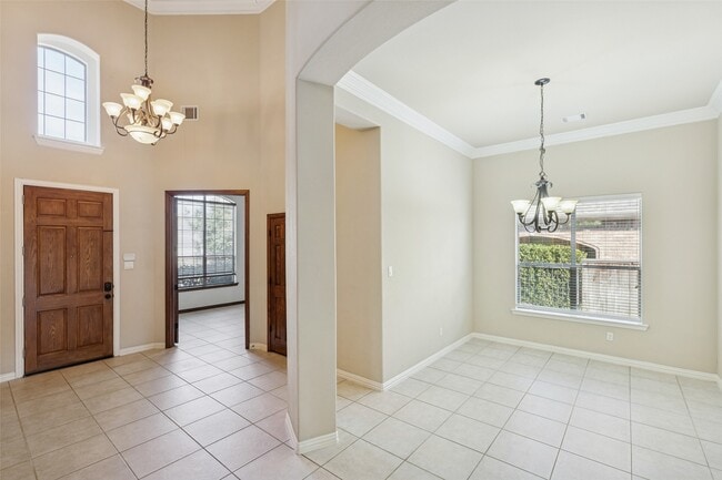 Building Photo - 11 Vershire Cir