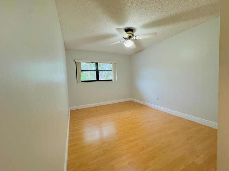 Building Photo - 13370 SW 90th Ter