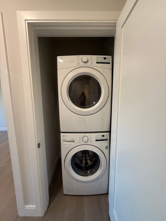 Building Photo - 152 Liverpool St