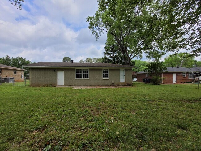 Building Photo - Huntsville