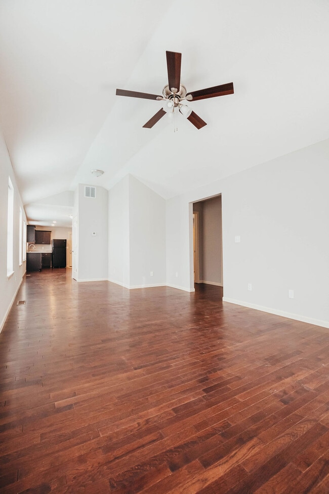 Building Photo - 1337 S Florence Ave