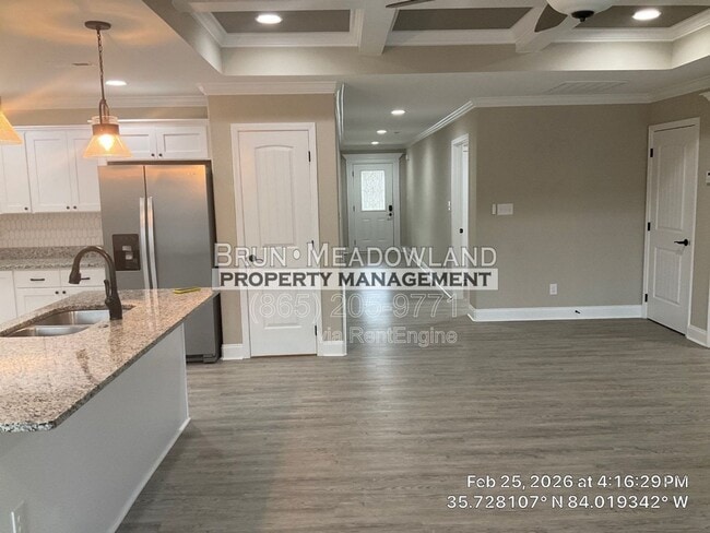 Building Photo - 3869 Doral Dr