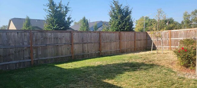 Building Photo - Master Suite and Junior Suite with its own attached bathroom