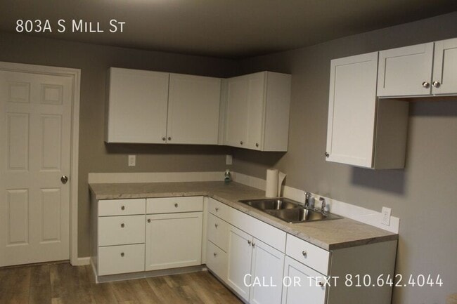 Building Photo - 803 S Mill St