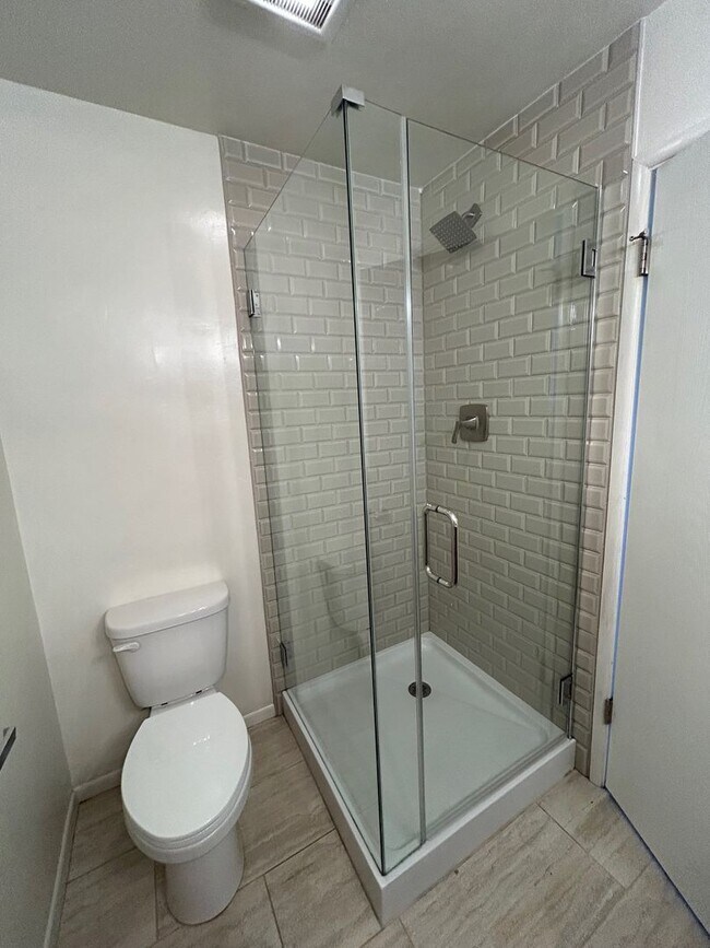 Building Photo - 570 Peach St