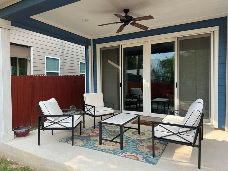 Building Photo - 509 Elmhurst Ave