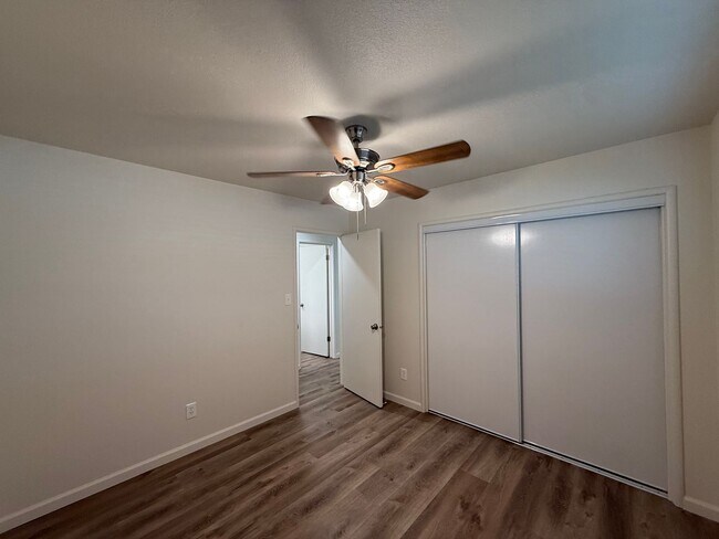 Building Photo - Newly renovated single story in Greenwood Estates!