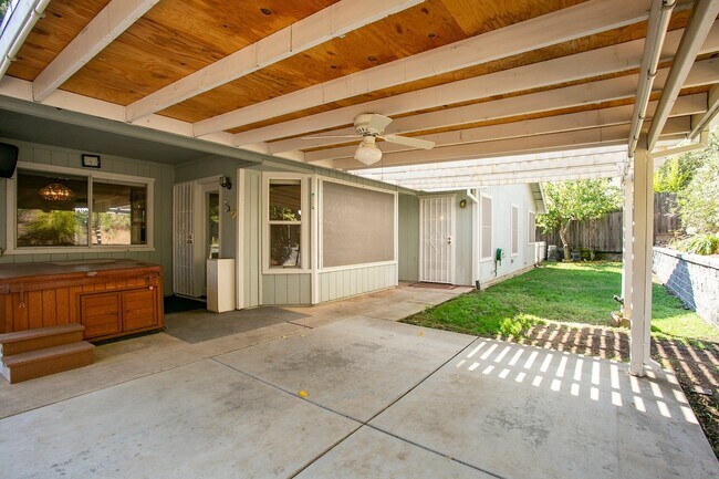 Building Photo - Gorgeous home with a 3 Car Garage!
