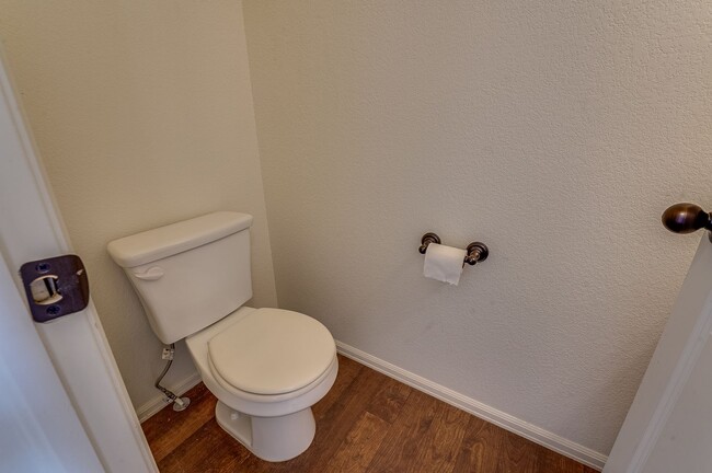 Building Photo - Beautiful 4 bed 3.5 Bath House in NE Fort Collins!