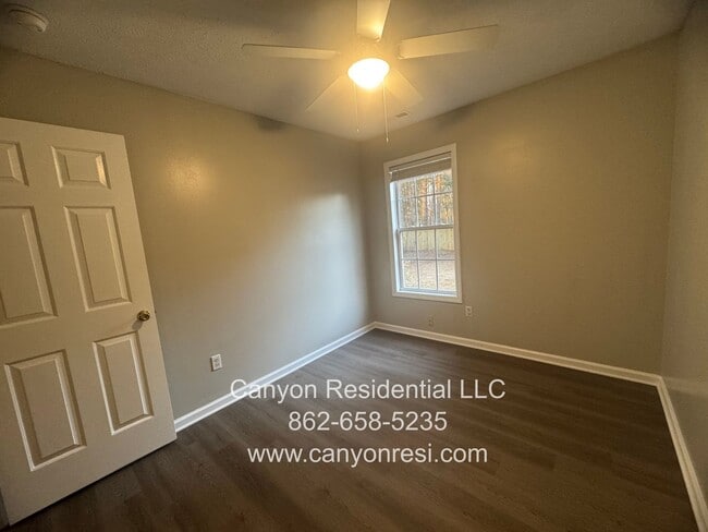 Building Photo - Spacious 3-Bedroom Home for Rent in Raeford
